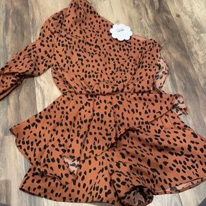 Super cute romper bought from Hopes boutique. Brand new with tags!